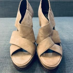 🤎 ELIZABETH & JAMES platform heel suede tan nude